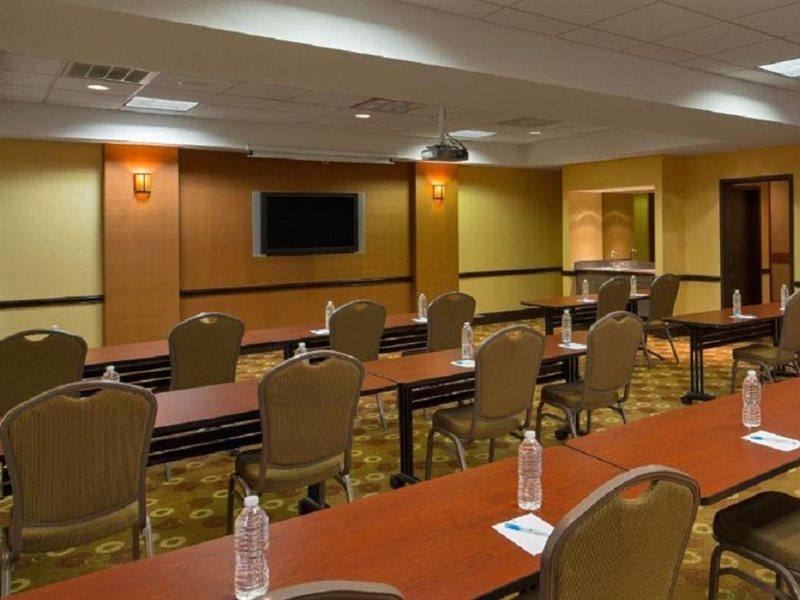 Hyatt Place Indianapolis Airport Exterior photo