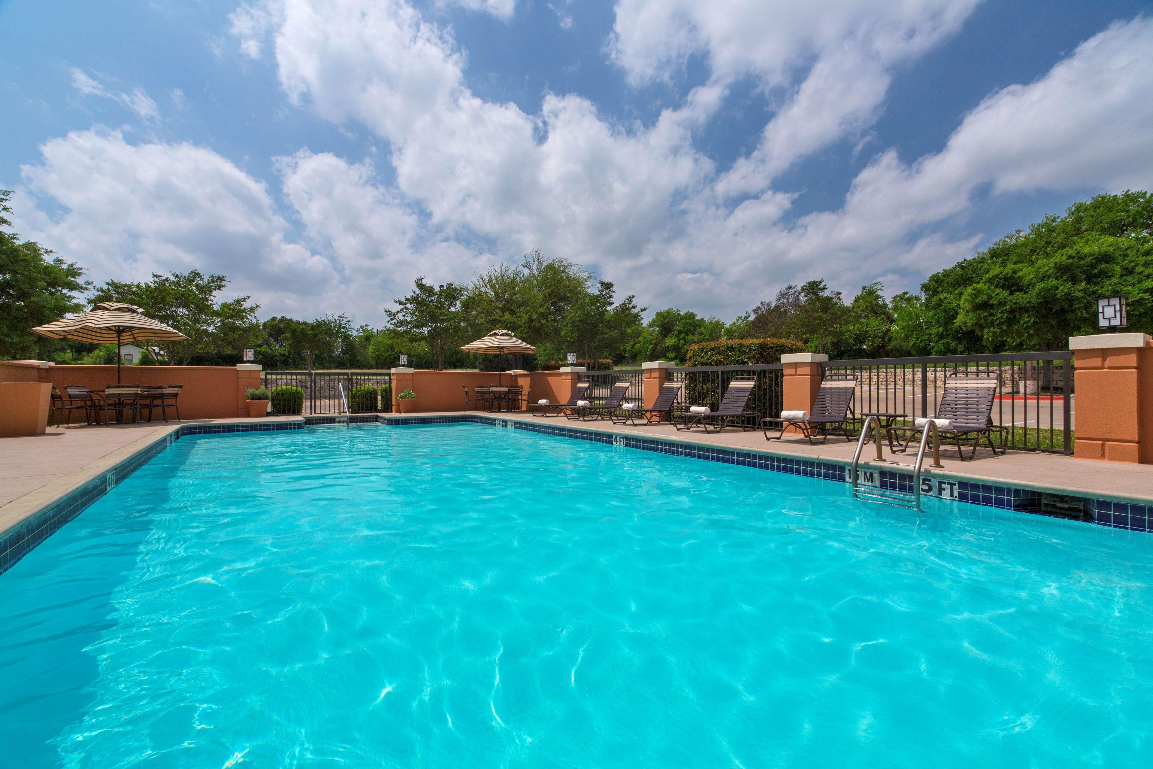 Hyatt Place Indianapolis Airport Exterior photo