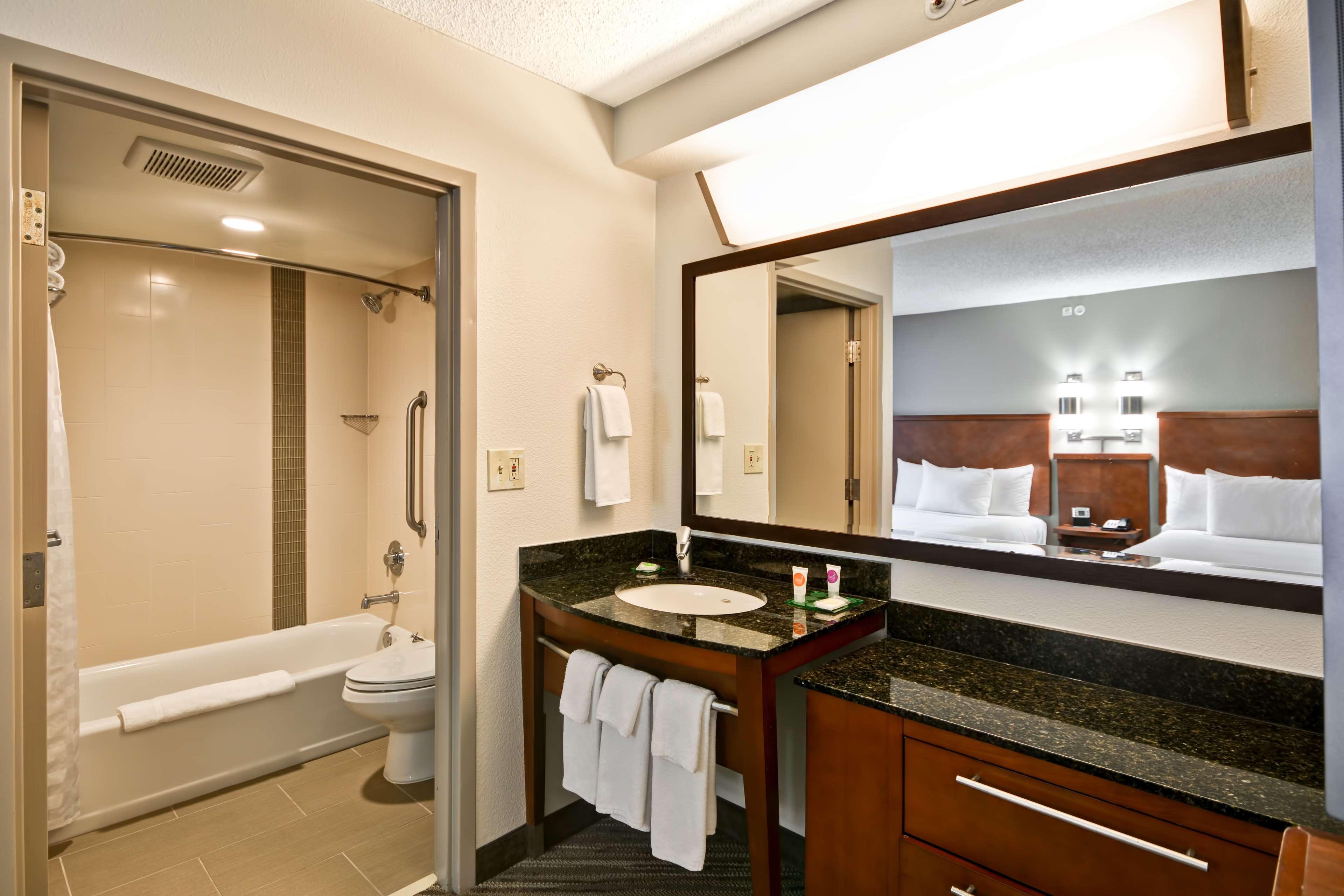 Hyatt Place Indianapolis Airport Exterior photo