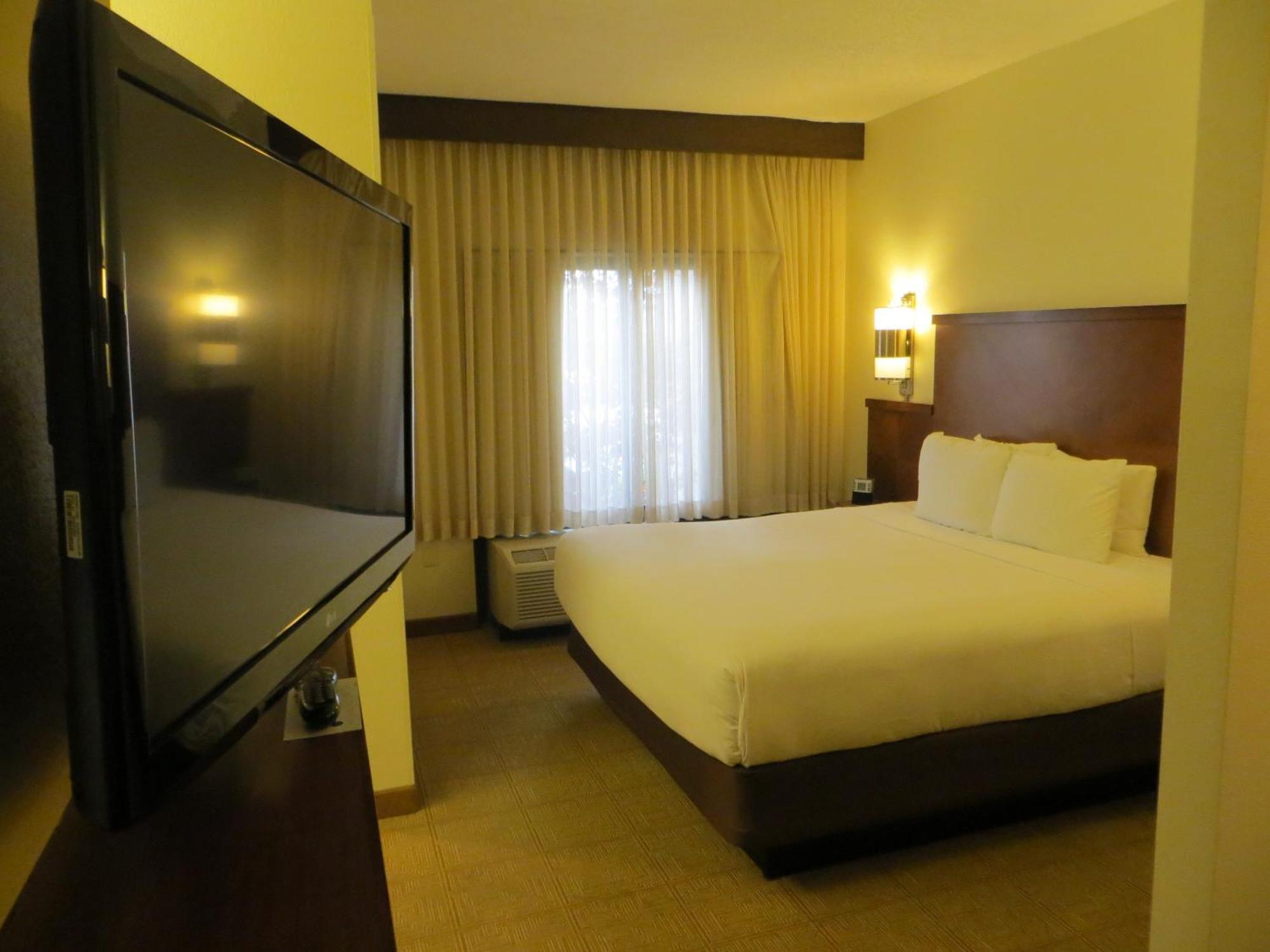 Hyatt Place Indianapolis Airport Exterior photo