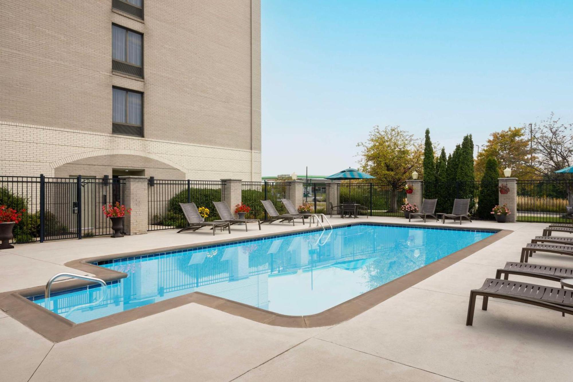 Hyatt Place Indianapolis Airport Exterior photo