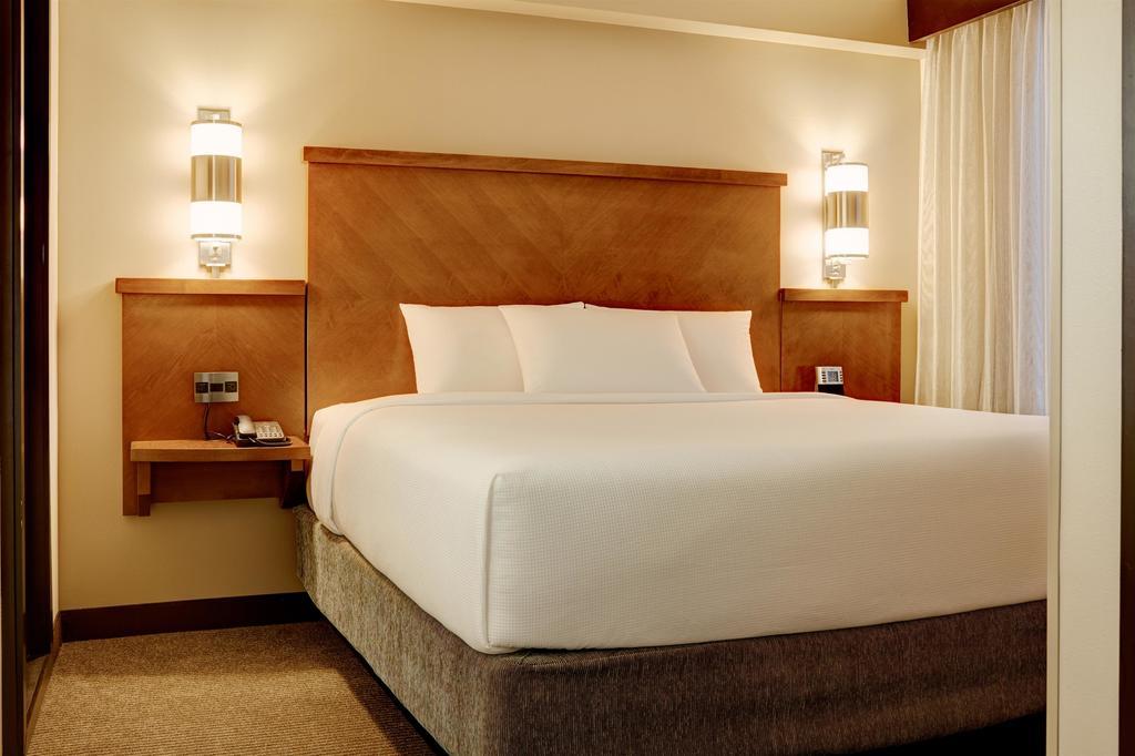 Hyatt Place Indianapolis Airport Exterior photo