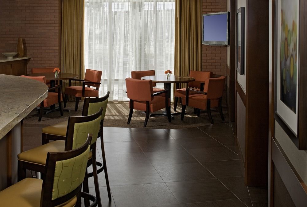 Hyatt Place Indianapolis Airport Exterior photo